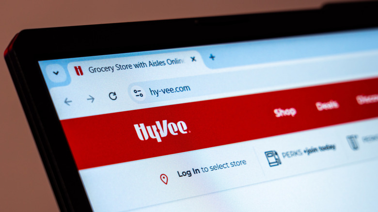 A browser showing the URl and website of Hy-Vee's grocery store.