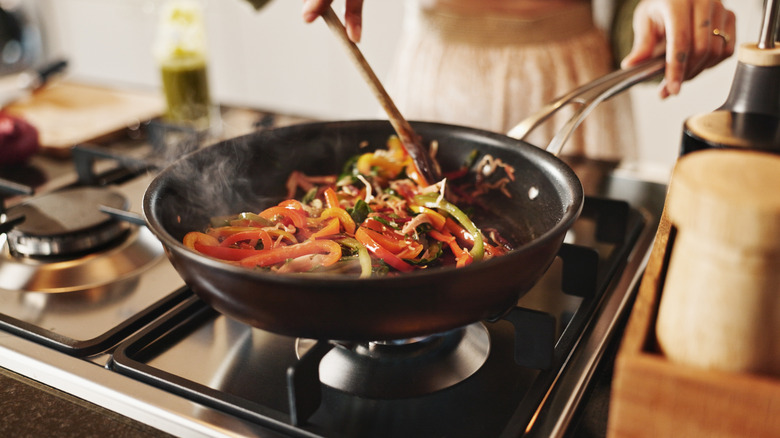 side view of fying pan