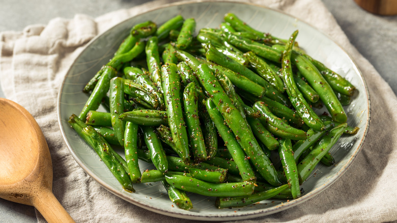 Sautéed green beans in a bowl
